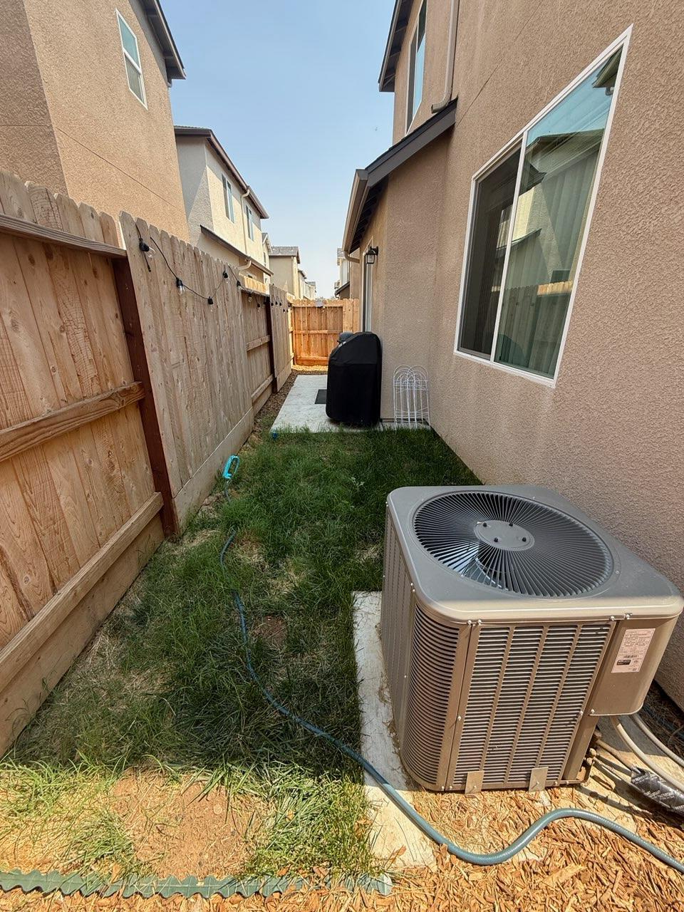 6294 E Moscato Dr, Fresno, CA 93727