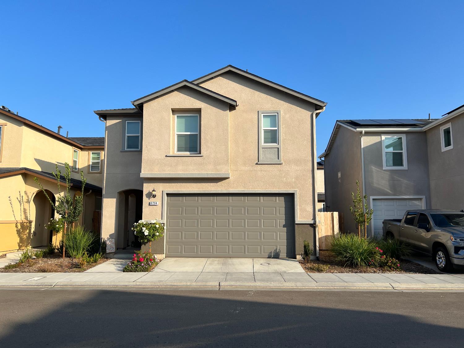 6294 E Moscato Dr, Fresno, CA 93727