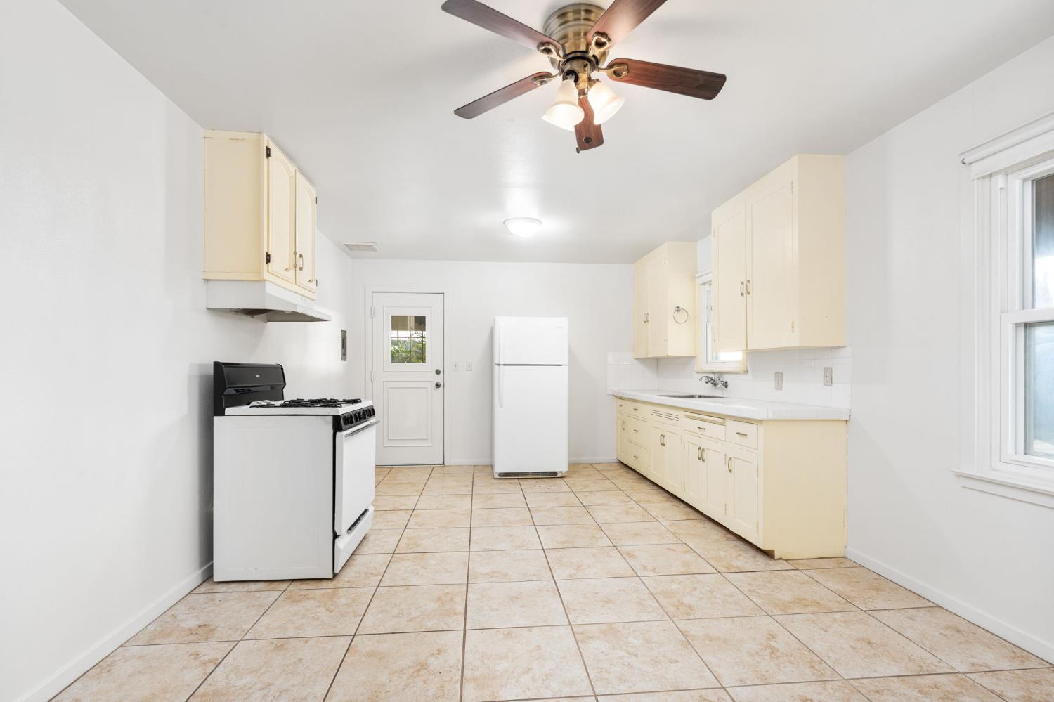 4785 E Andrews Ave, Fresno, CA 93726