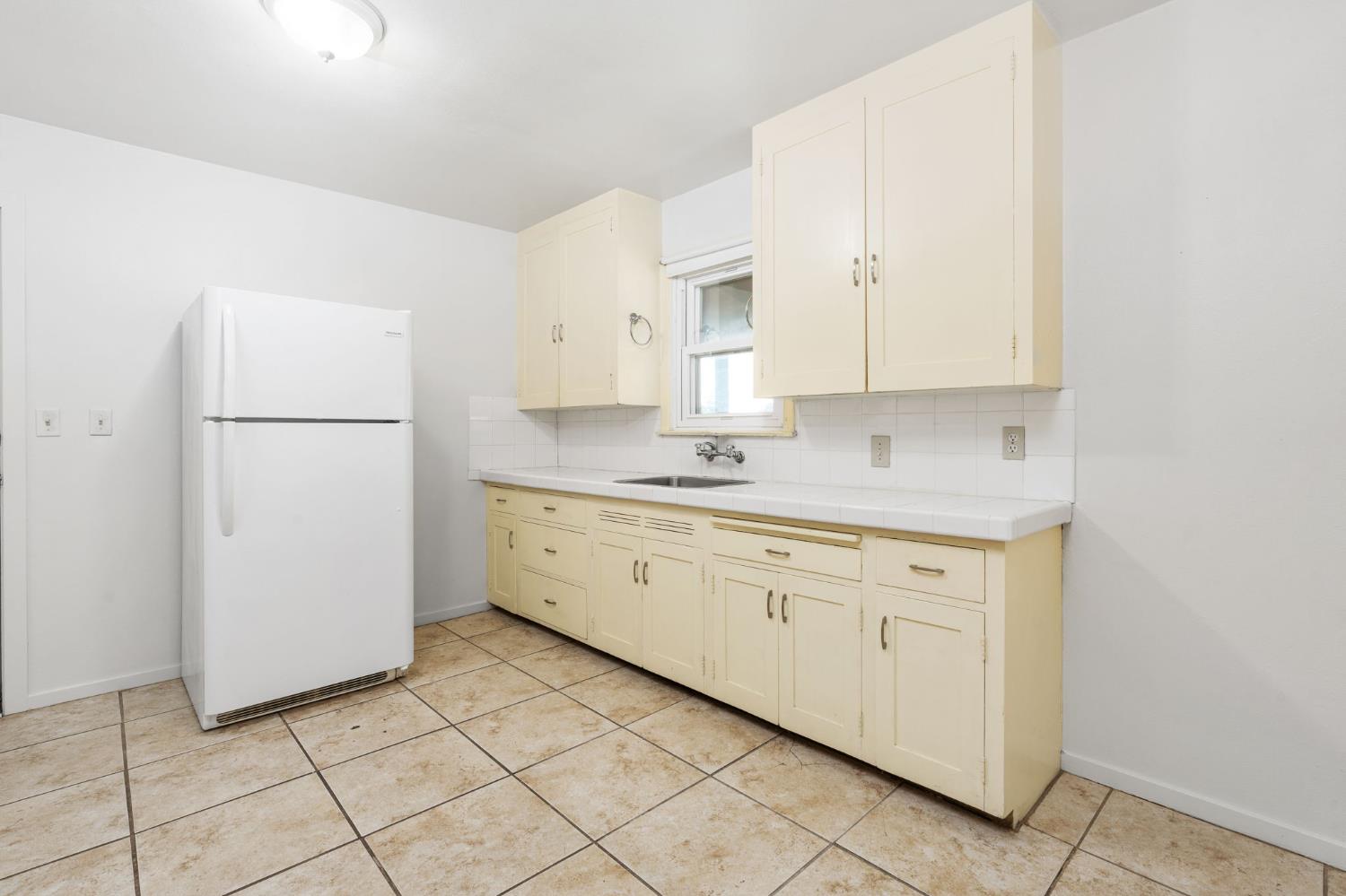 4785 E Andrews Ave, Fresno, CA 93726