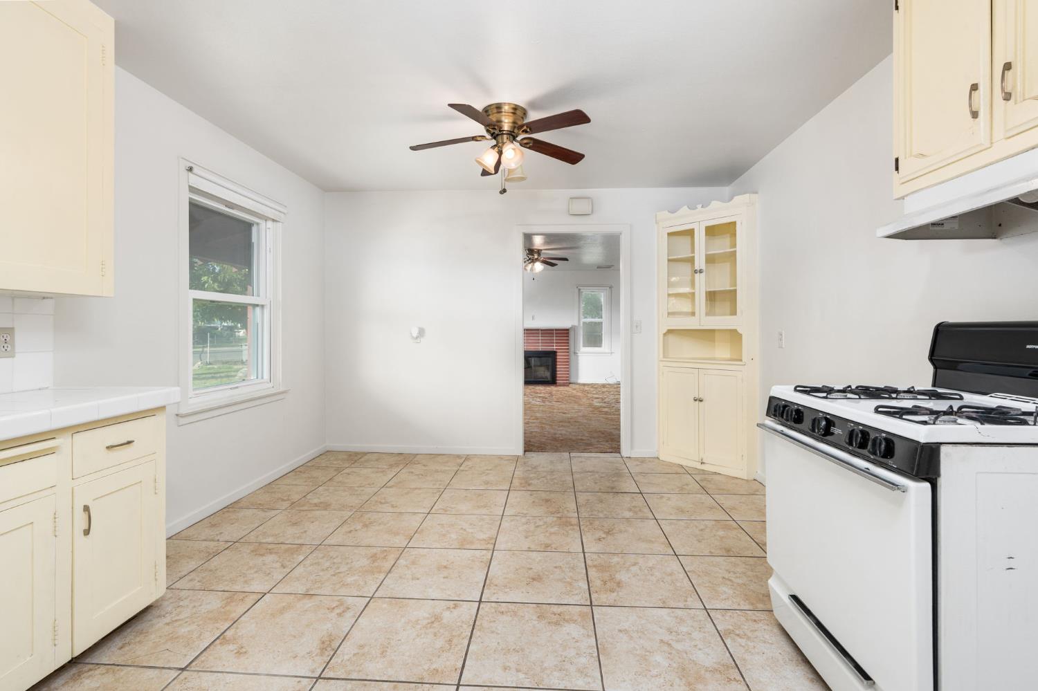 4785 E Andrews Ave, Fresno, CA 93726