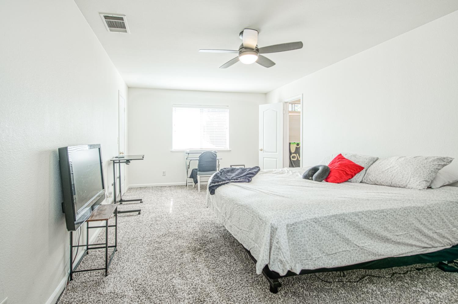 10183 N Backer Ave, Fresno, CA 93730