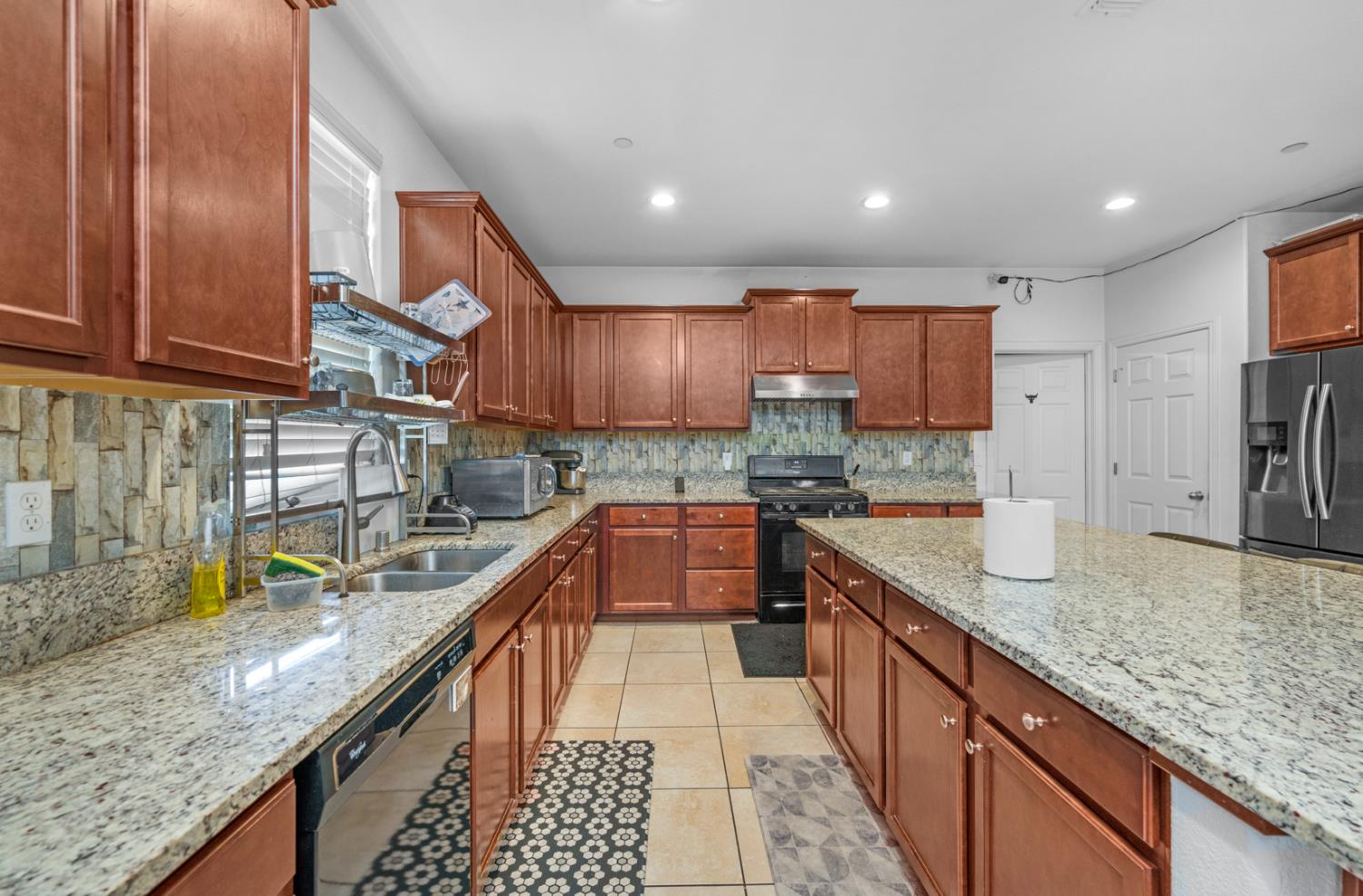 2302 N Jason Ave, Fresno, CA 93737