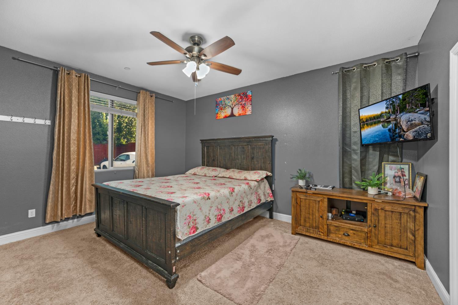 2302 N Jason Ave, Fresno, CA 93737