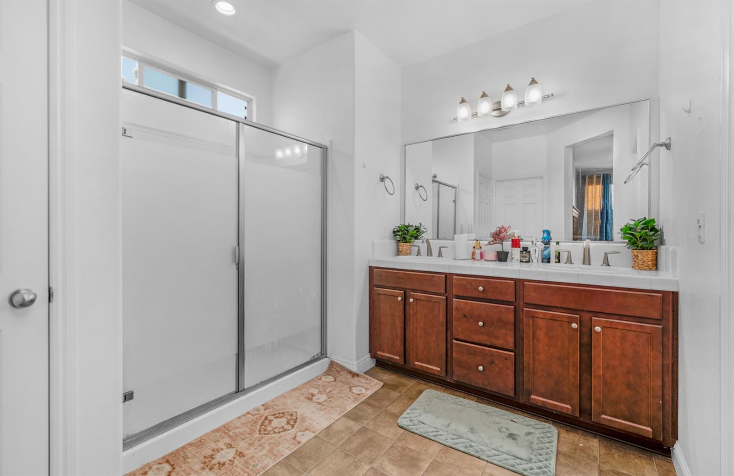 2302 N Jason Ave, Fresno, CA 93737