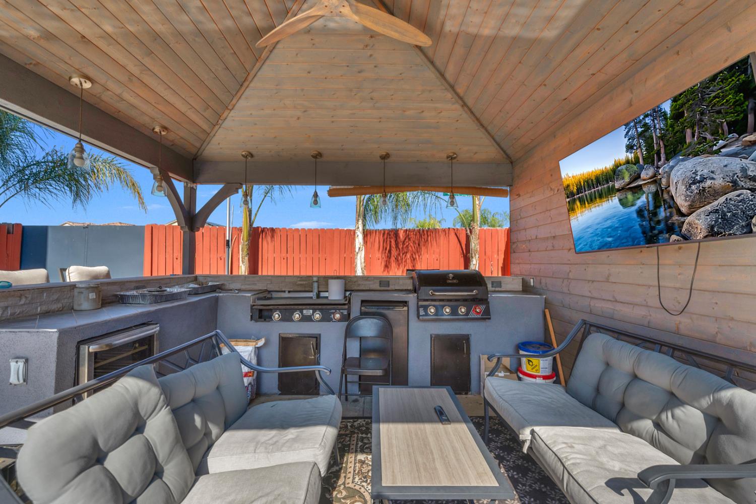 2302 N Jason Ave, Fresno, CA 93737