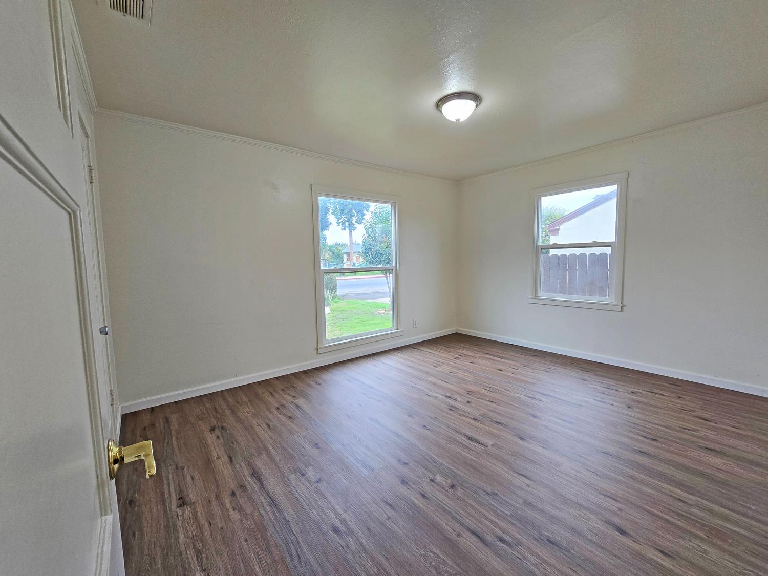 216 E Ashlan Ave, Fresno, CA 93704