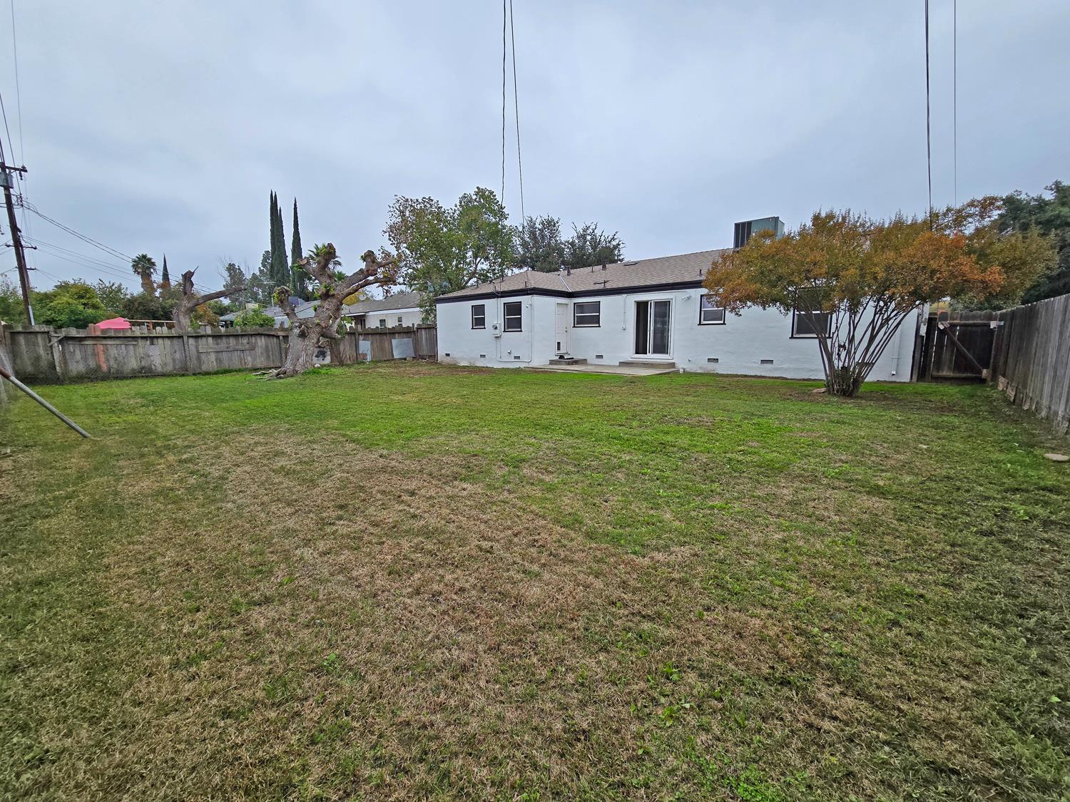 216 E Ashlan Ave, Fresno, CA 93704