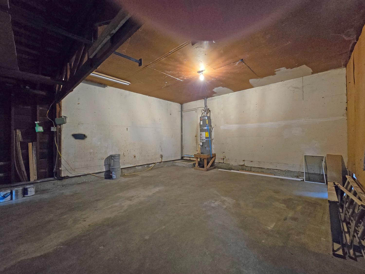 216 E Ashlan Ave, Fresno, CA 93704