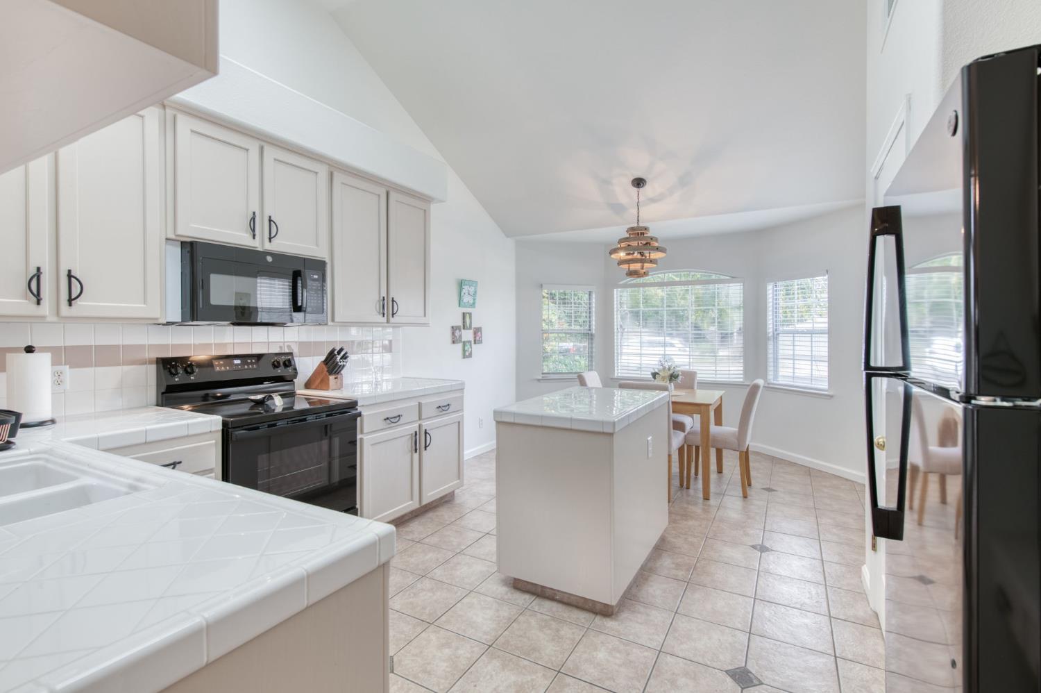 2443 E Rush Ave, Fresno, CA 93730