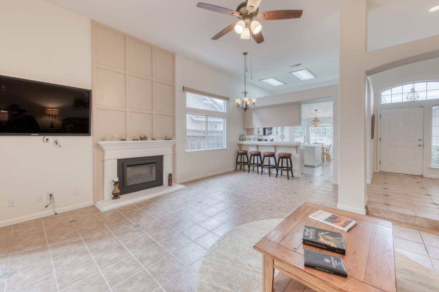 2443 E Rush Ave, Fresno, CA 93730