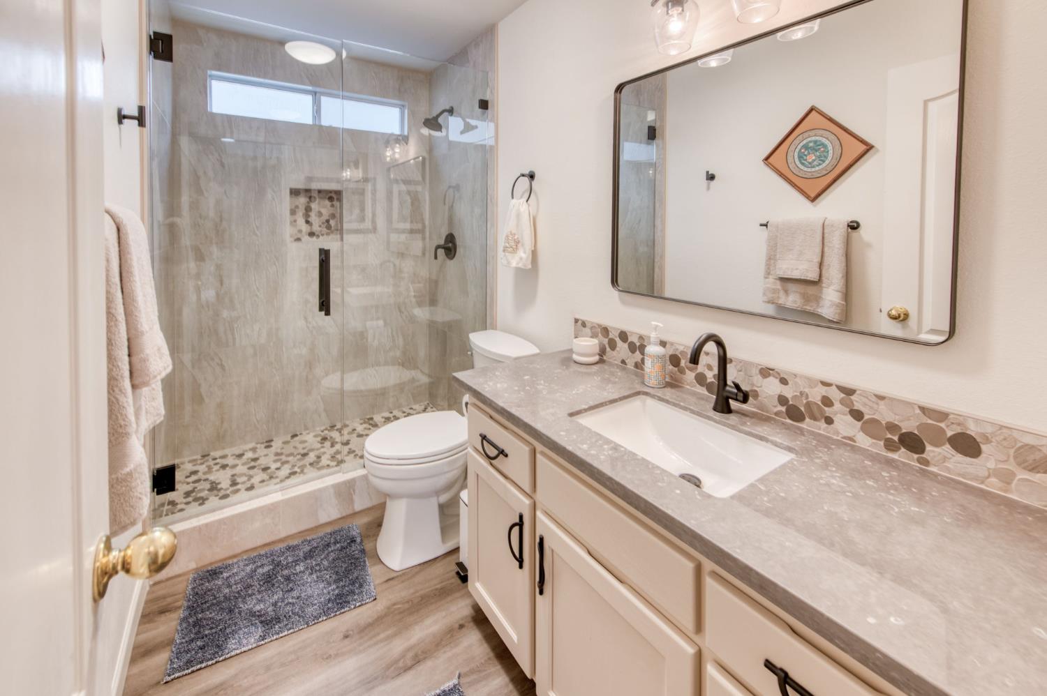 2443 E Rush Ave, Fresno, CA 93730