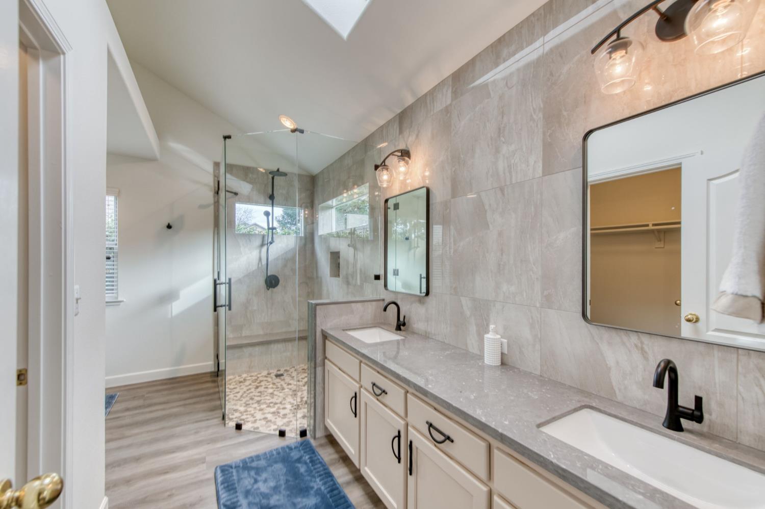 2443 E Rush Ave, Fresno, CA 93730