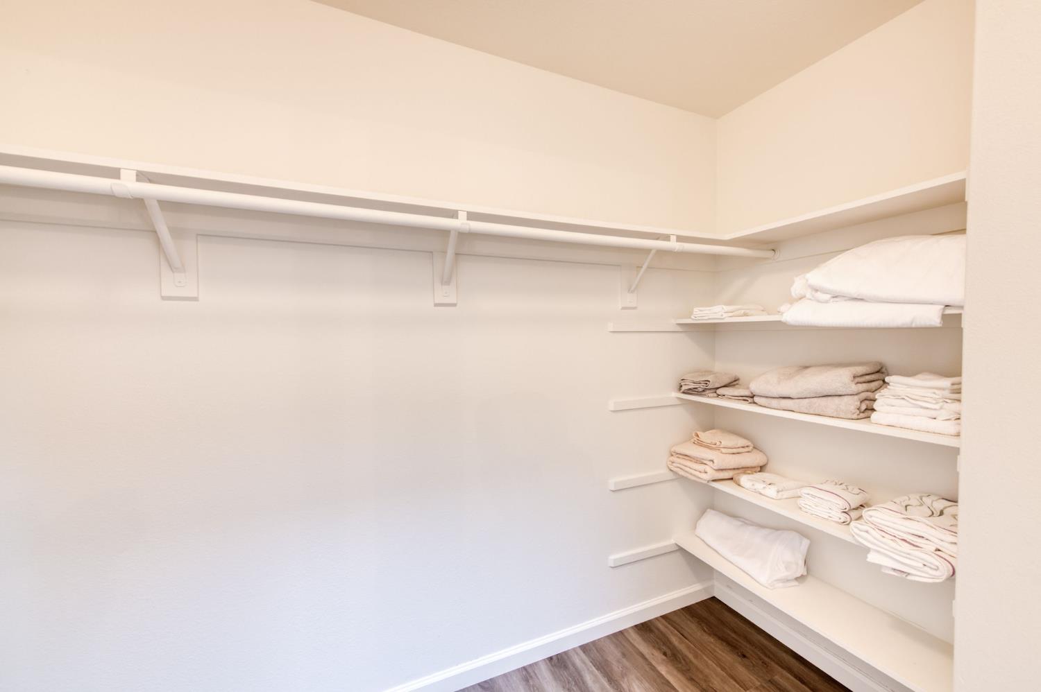 2443 E Rush Ave, Fresno, CA 93730