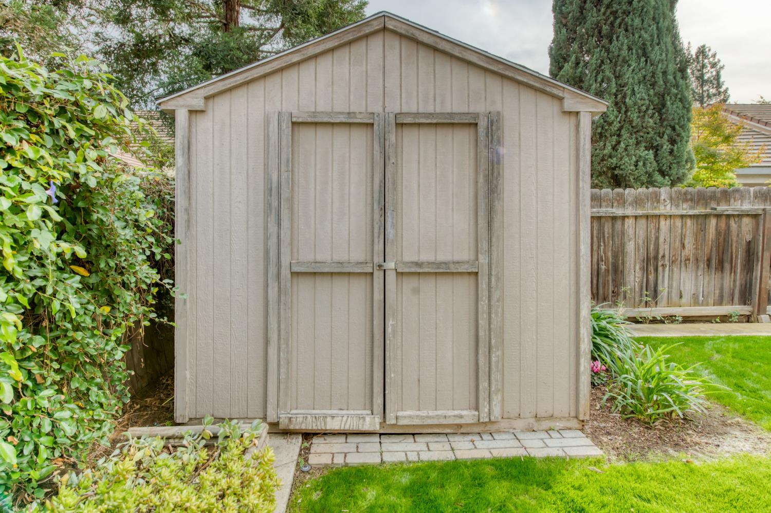 2443 E Rush Ave, Fresno, CA 93730