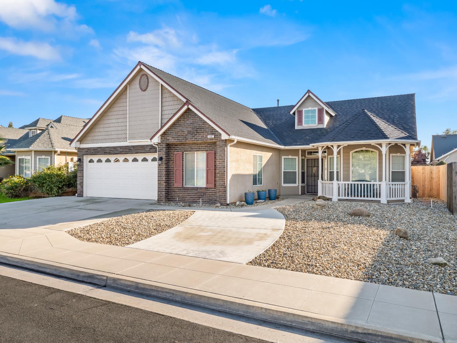 2887 E Christopher Dr, Fresno, CA 93720