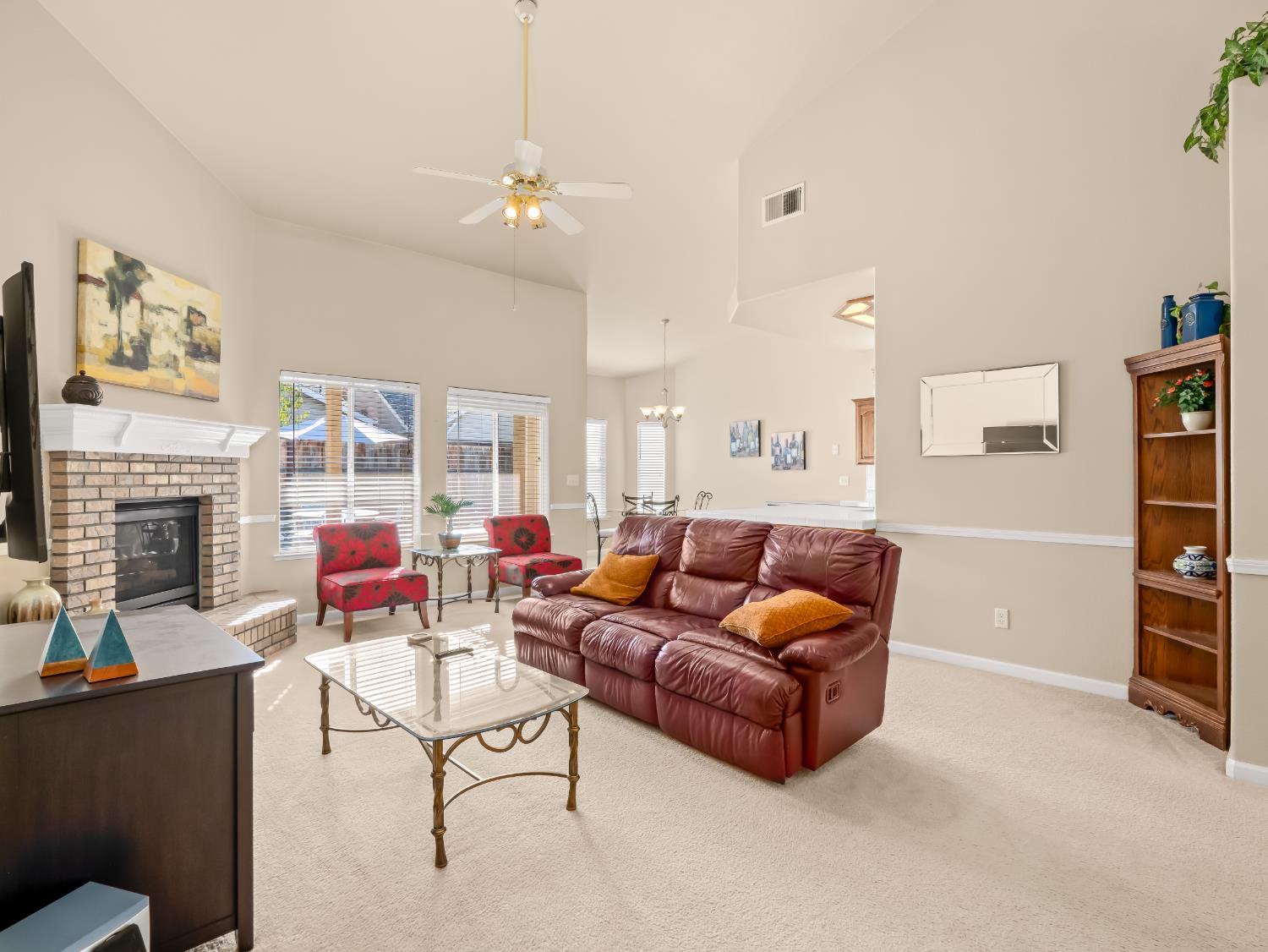 2887 E Christopher Dr, Fresno, CA 93720