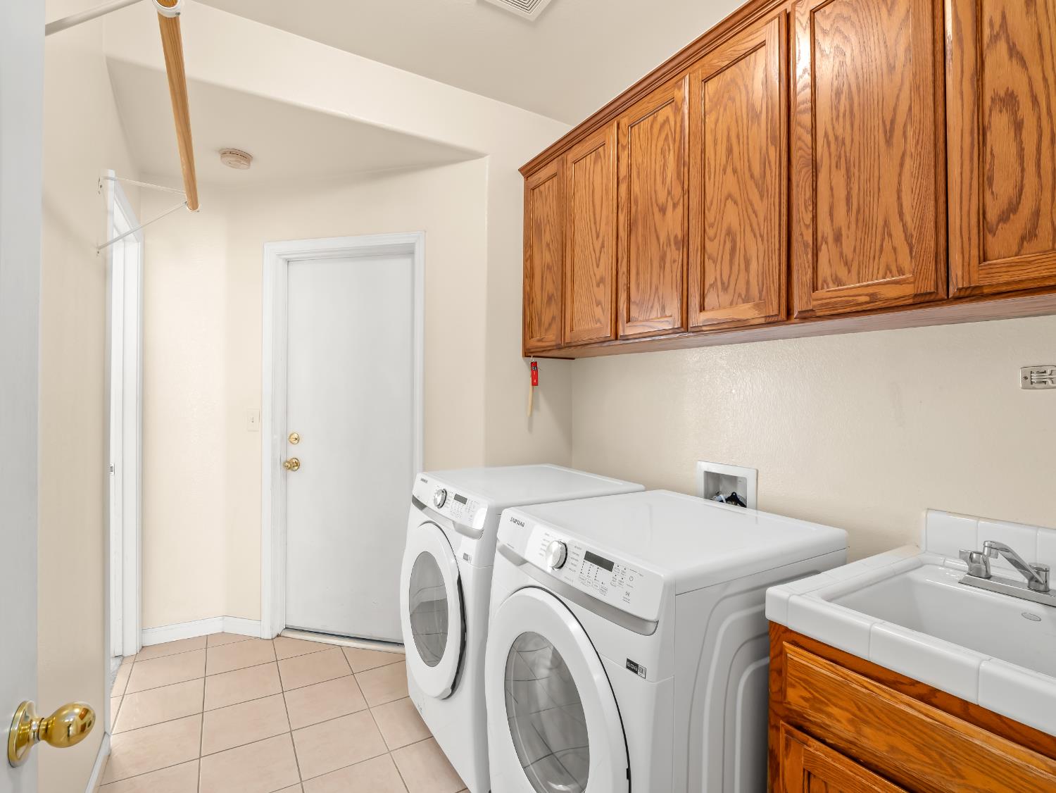 2887 E Christopher Dr, Fresno, CA 93720