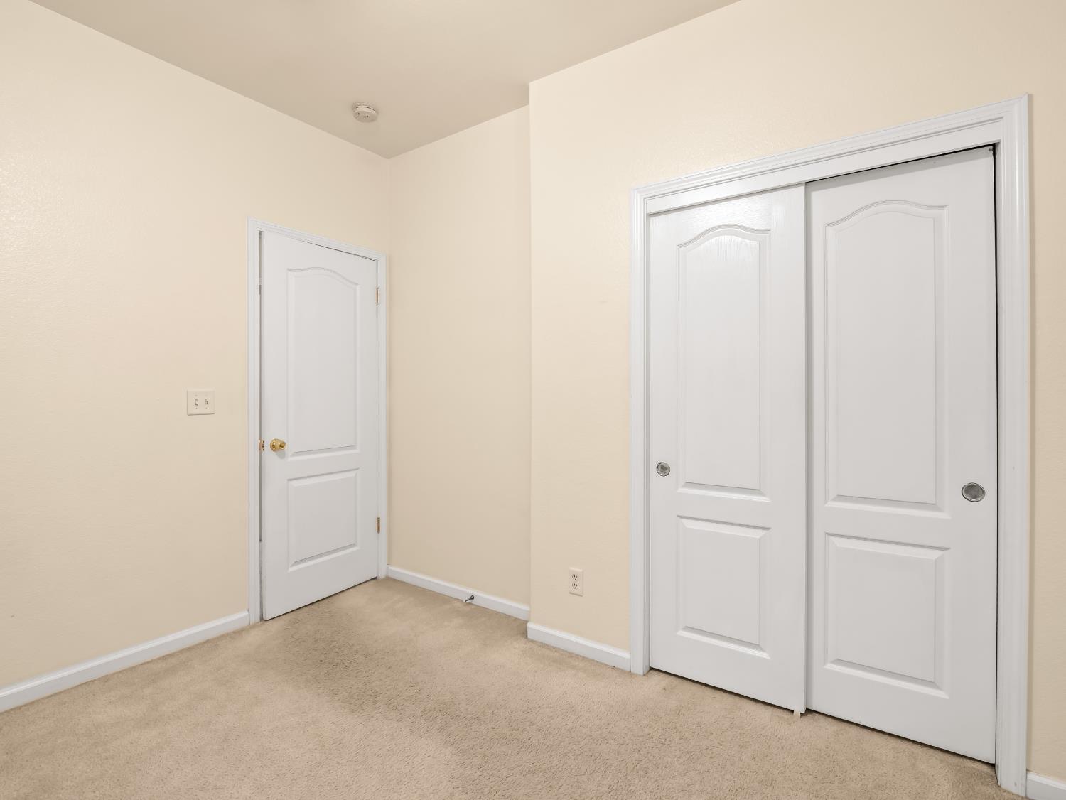 2887 E Christopher Dr, Fresno, CA 93720