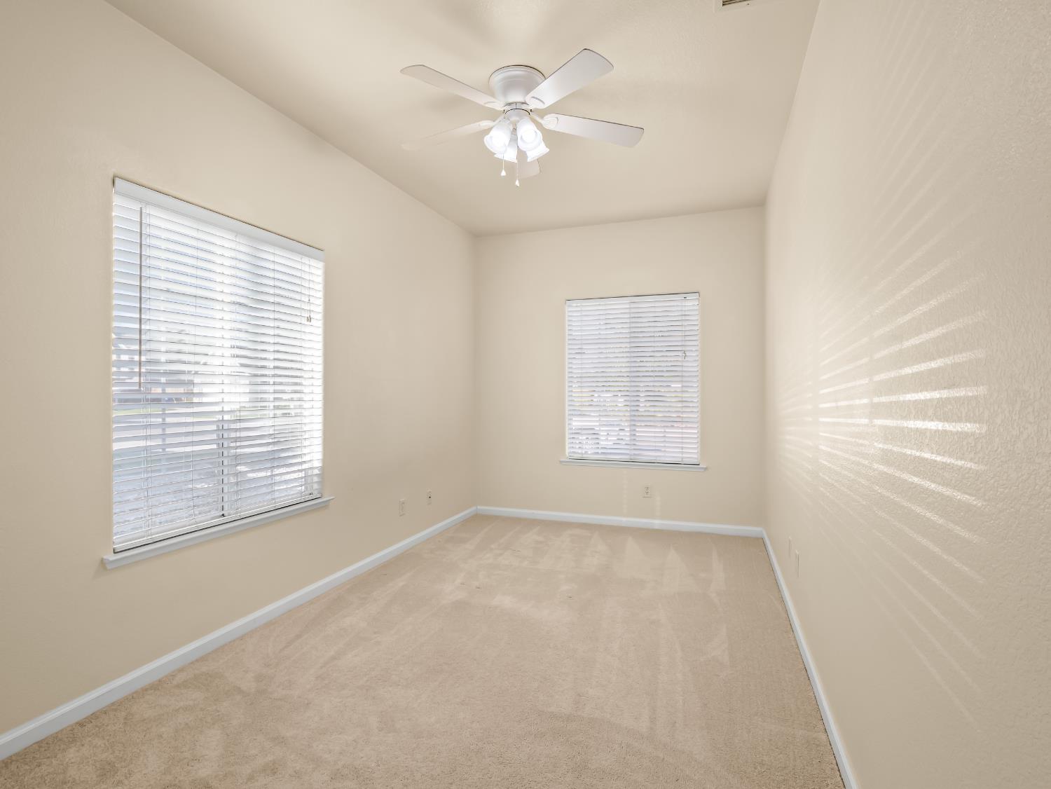 2887 E Christopher Dr, Fresno, CA 93720