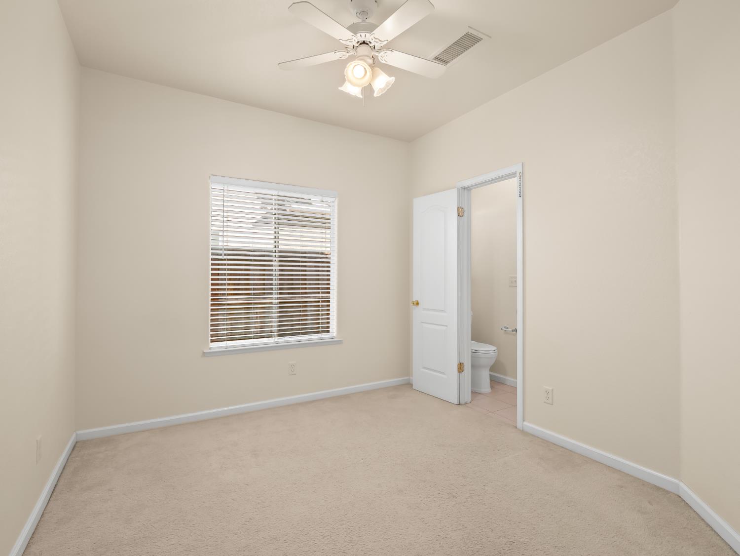 2887 E Christopher Dr, Fresno, CA 93720