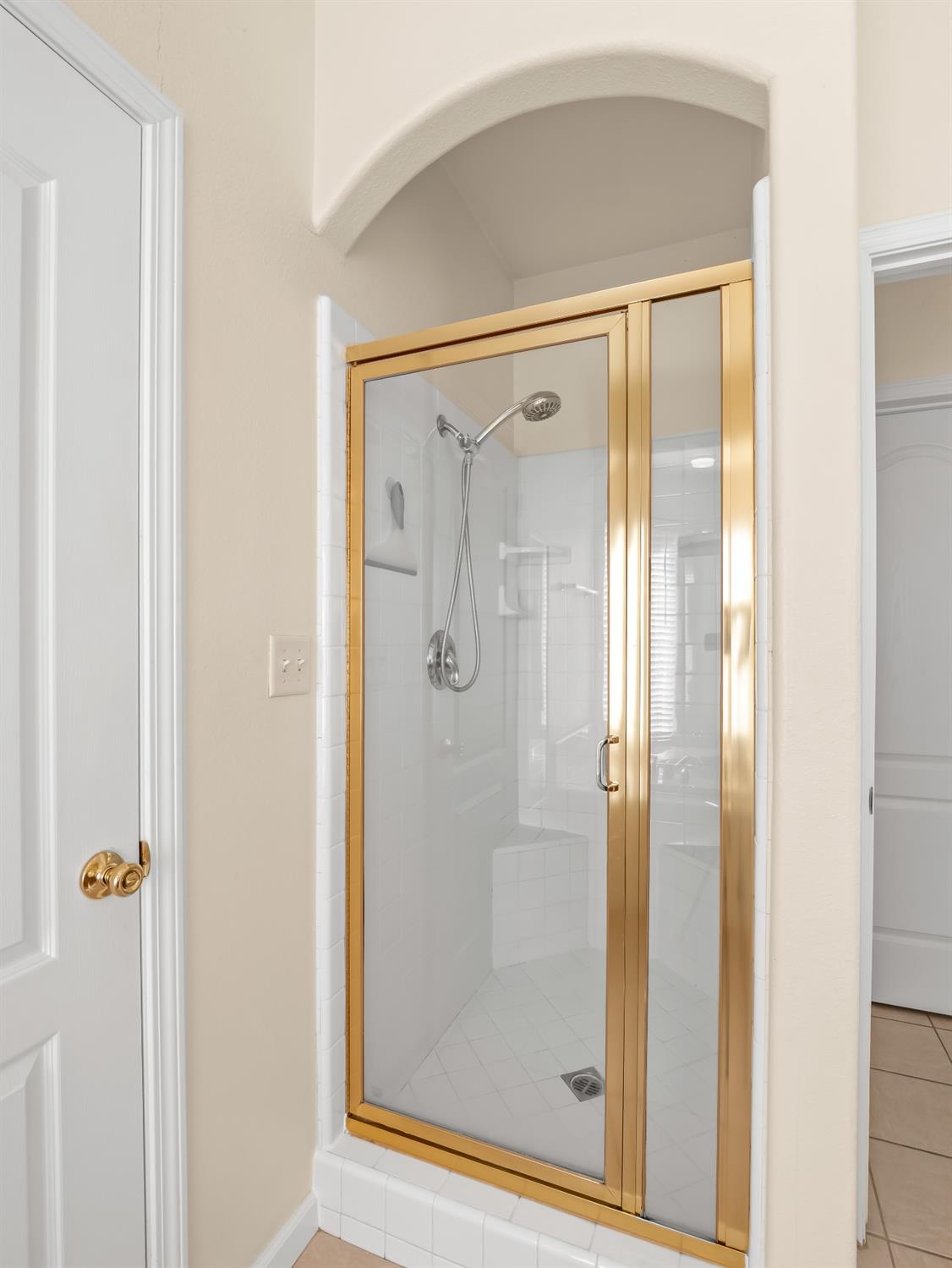 2887 E Christopher Dr, Fresno, CA 93720