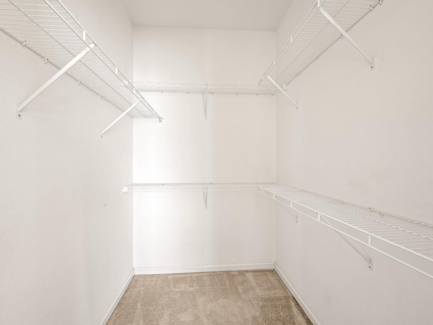 2887 E Christopher Dr, Fresno, CA 93720