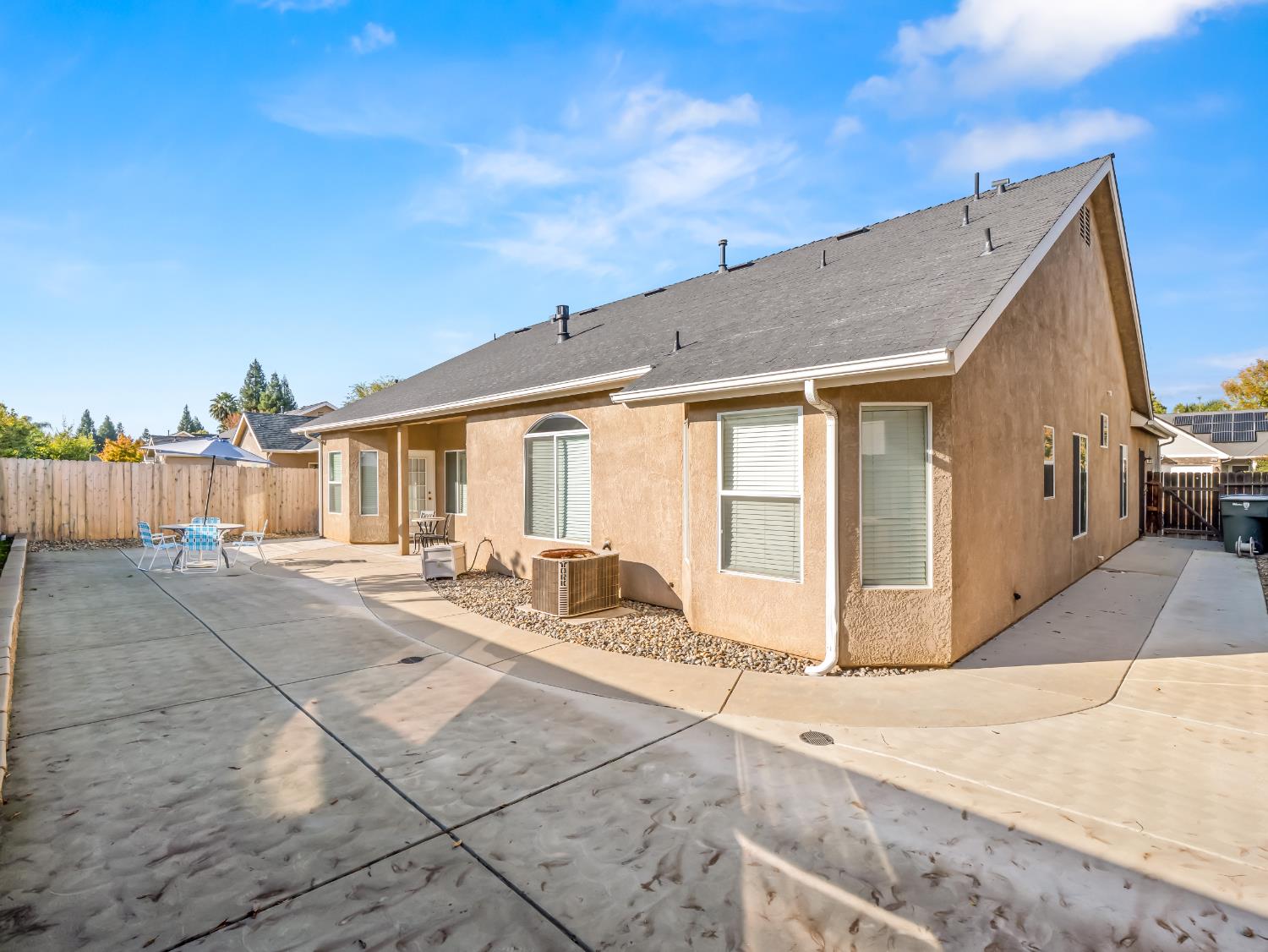 2887 E Christopher Dr, Fresno, CA 93720