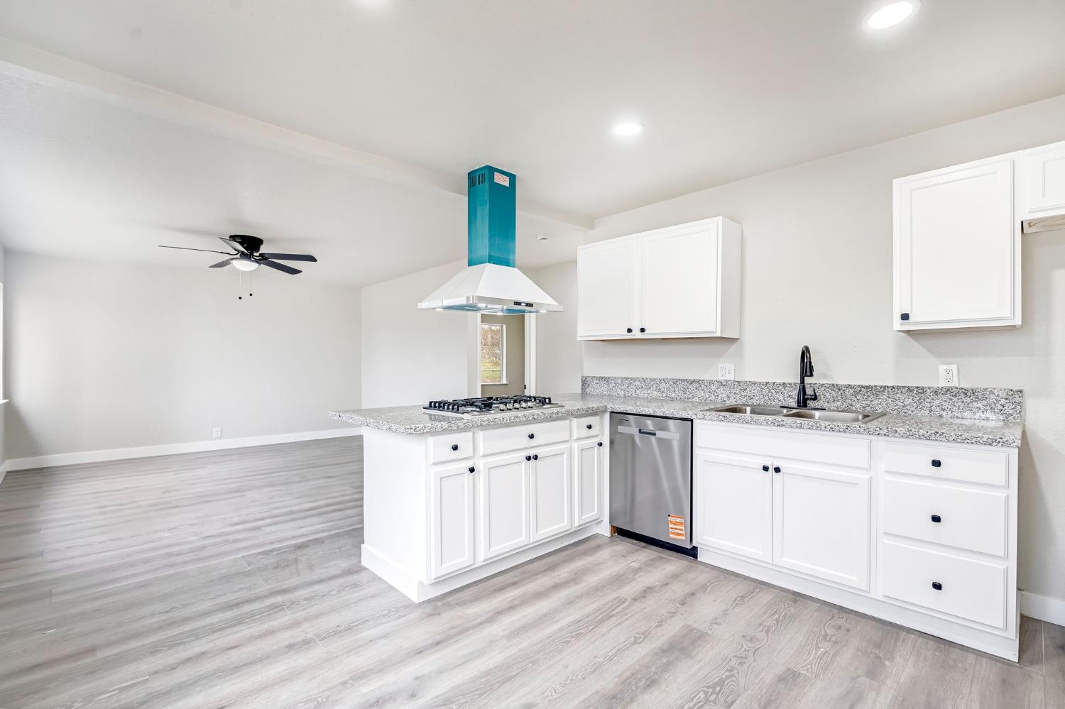 33238 W Hidalgo Ave, Cantua Creek, CA 93608