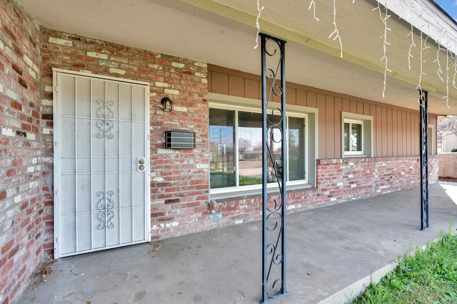 2146 N Maple Ave, Fresno, CA 93703