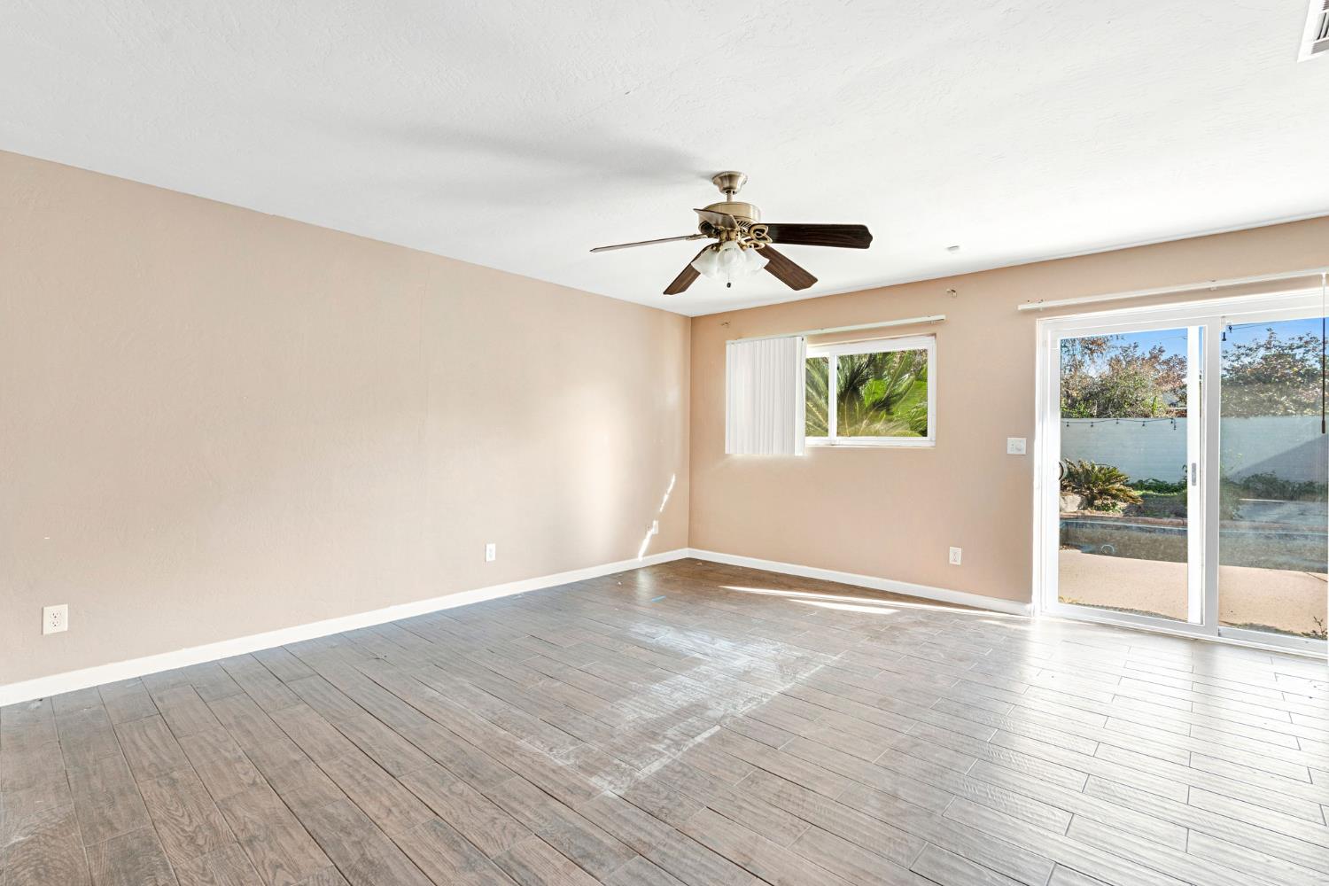 2146 N Maple Ave, Fresno, CA 93703