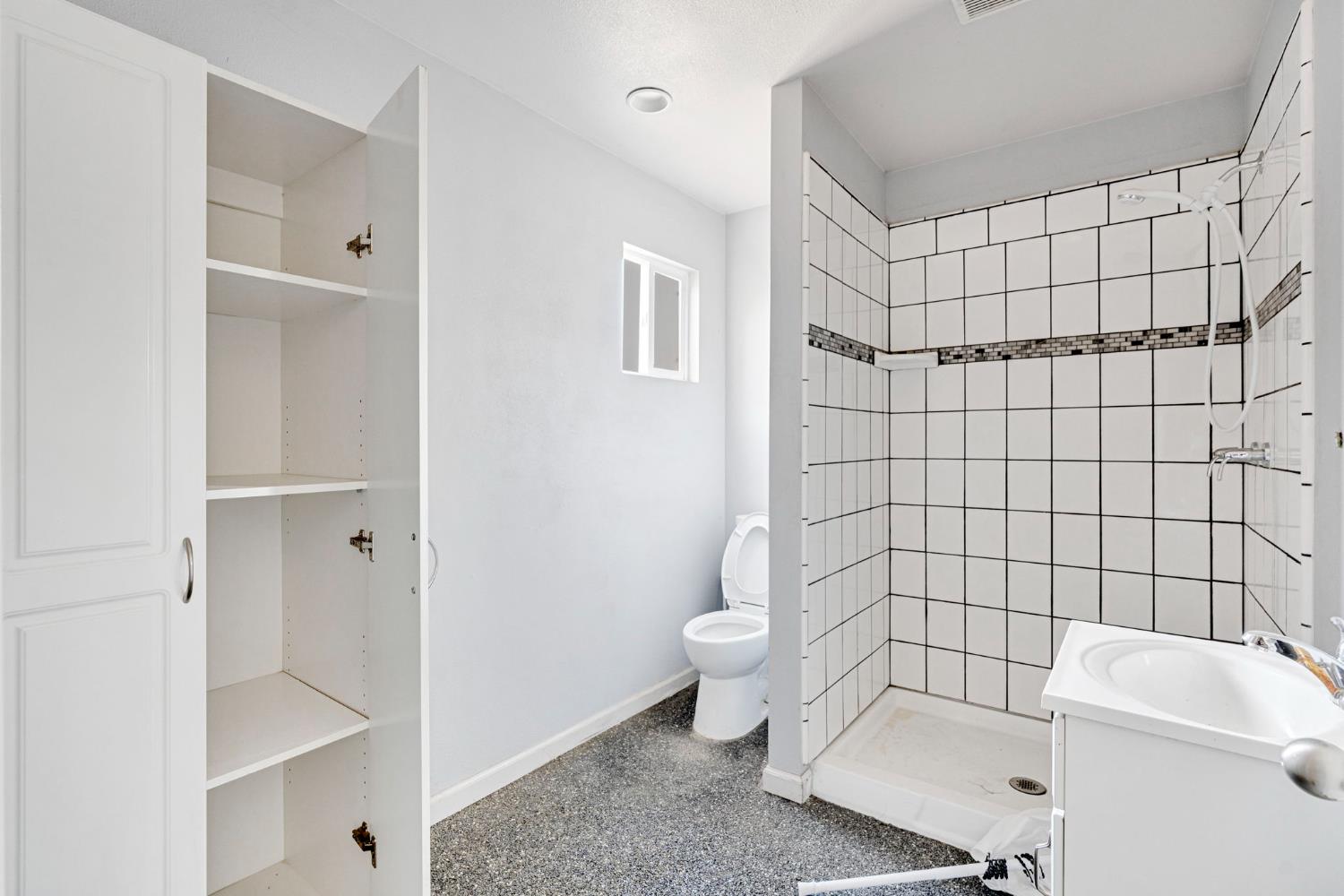 2146 N Maple Ave, Fresno, CA 93703