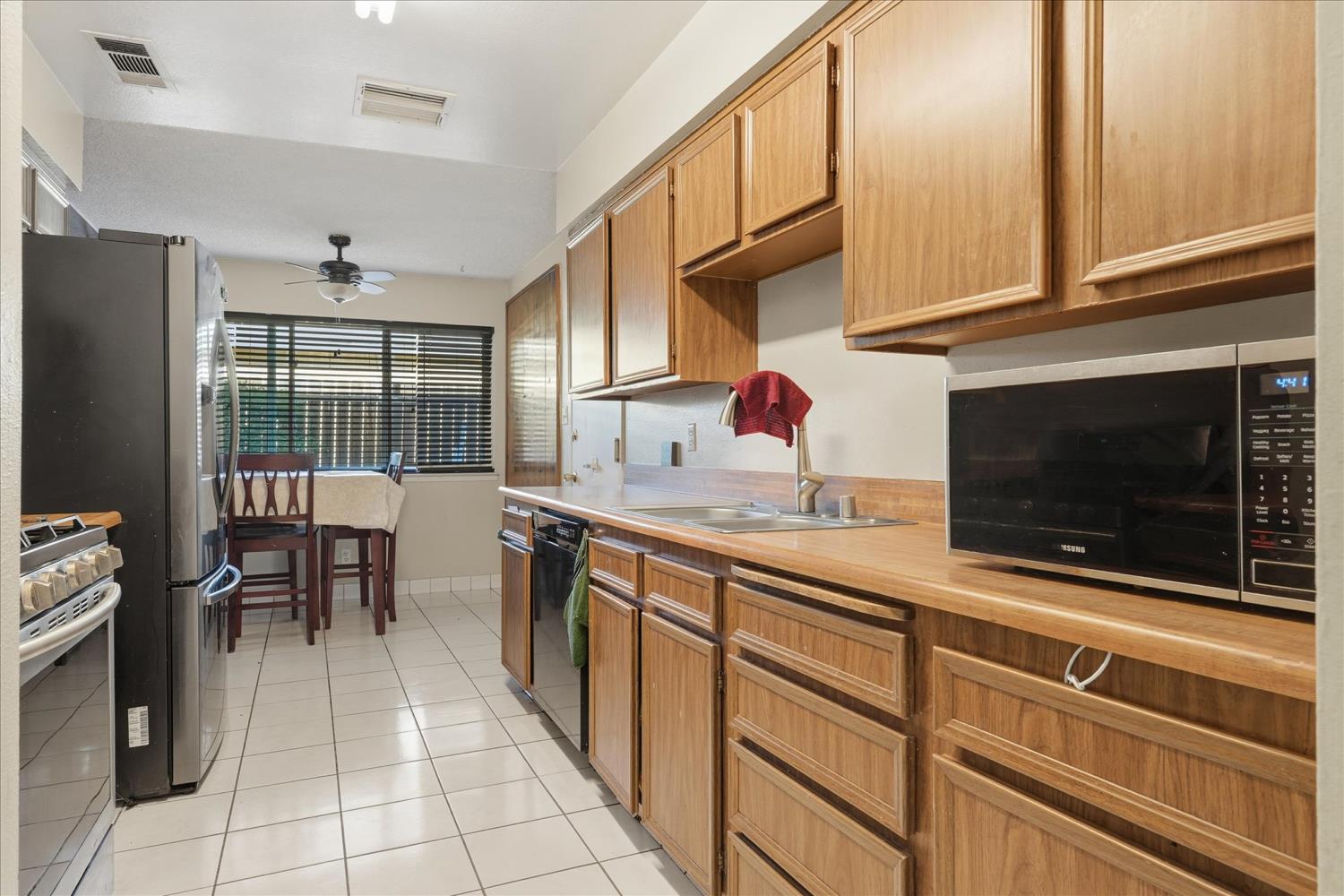 3851 N Ezie Ave, Fresno, CA 93727