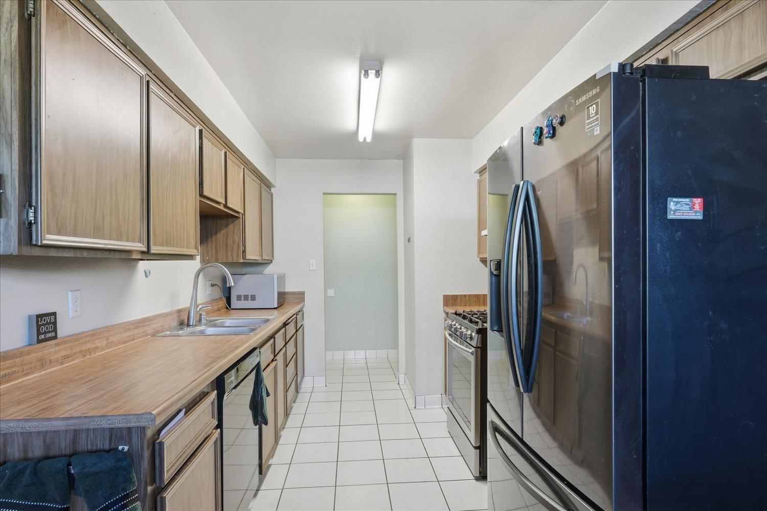 3851 N Ezie Ave, Fresno, CA 93727