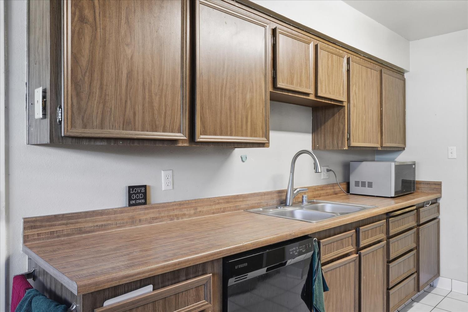 3851 N Ezie Ave, Fresno, CA 93727