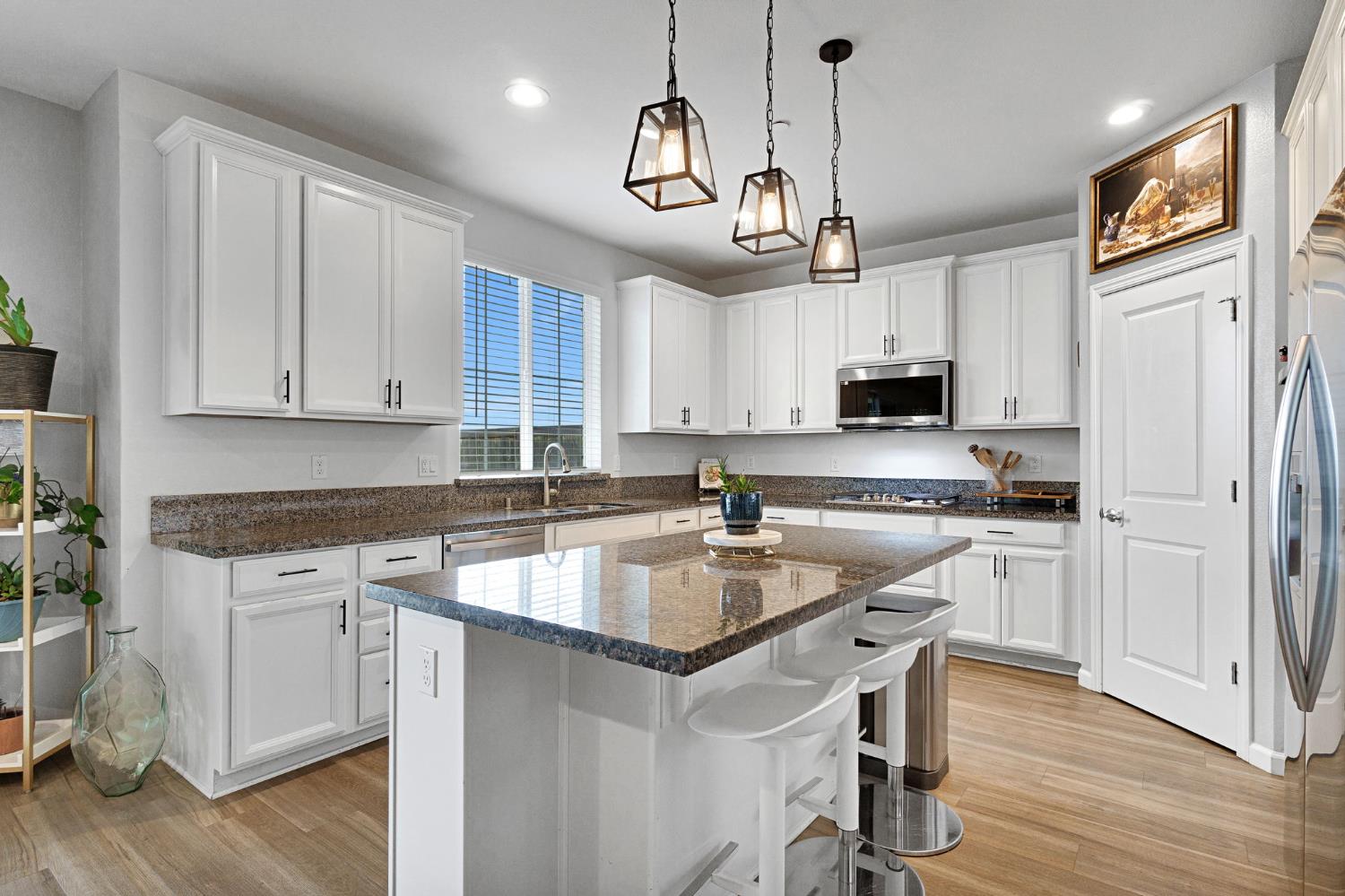 4240 Hillside Rd, Madera, CA 93636