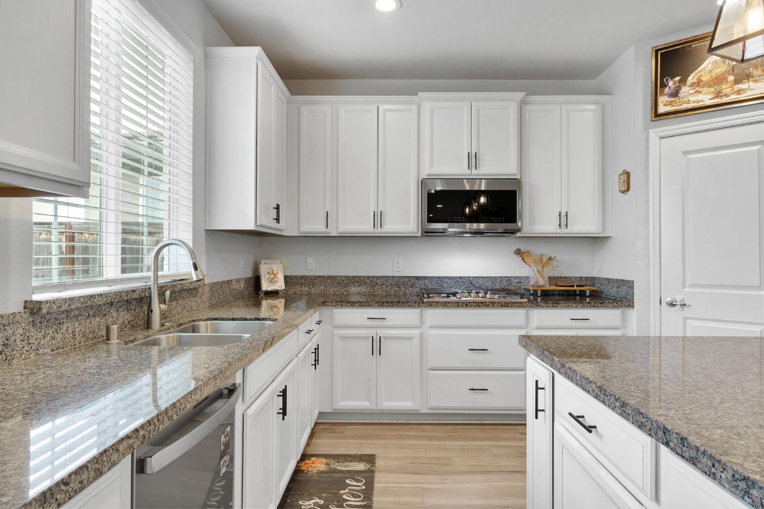 4240 Hillside Rd, Madera, CA 93636