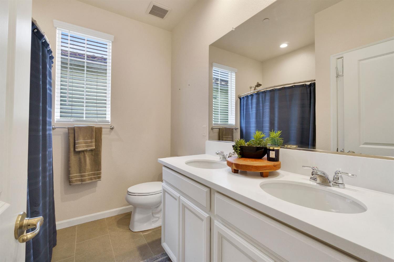 4240 Hillside Rd, Madera, CA 93636