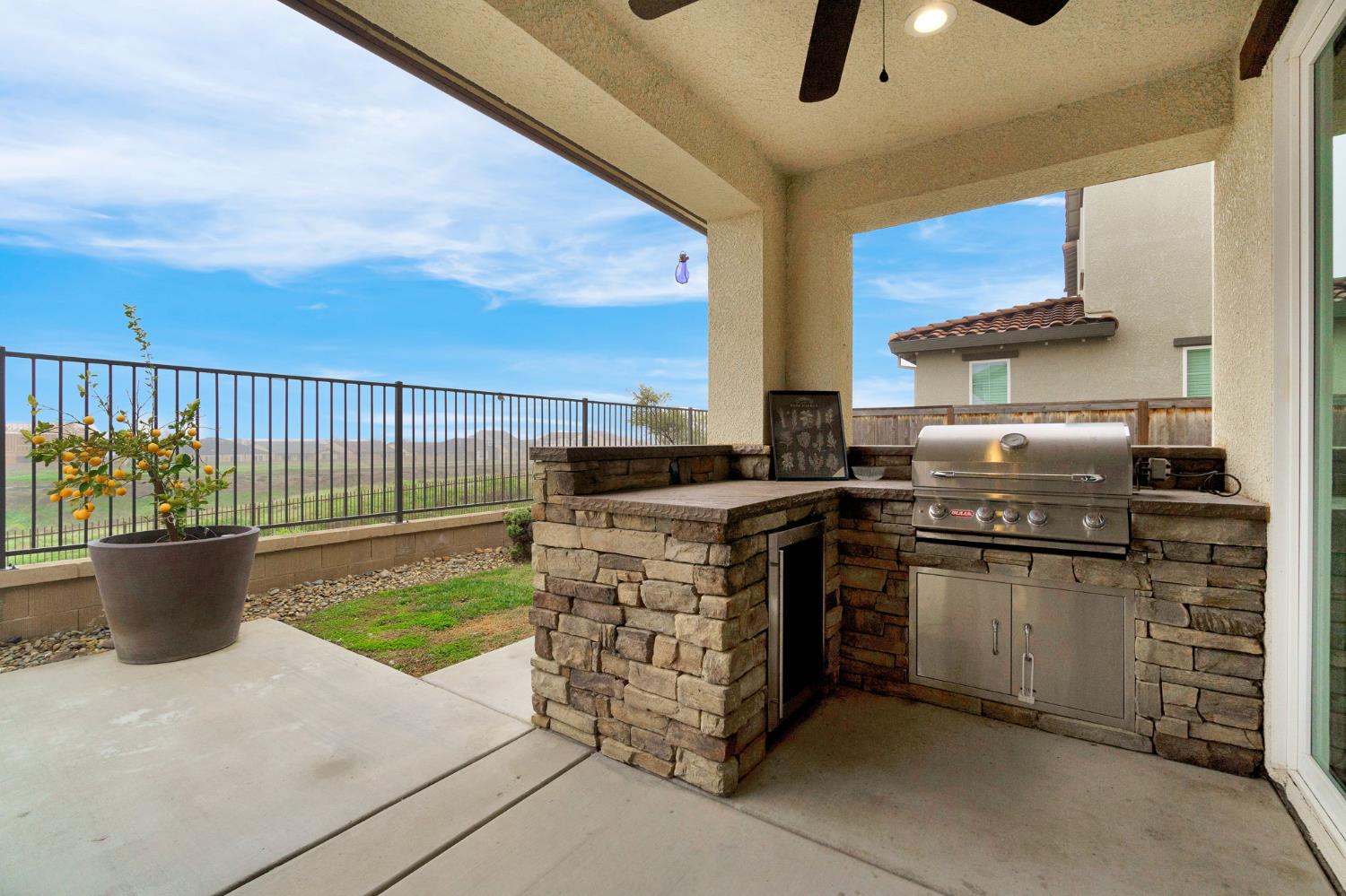 4240 Hillside Rd, Madera, CA 93636