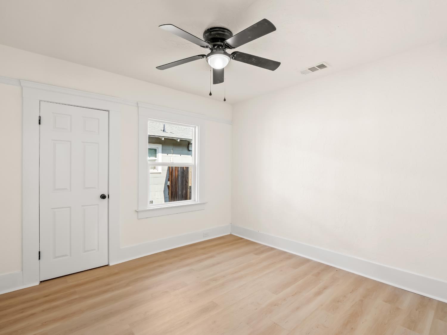 954 N Safford Ave, Fresno, CA 93728