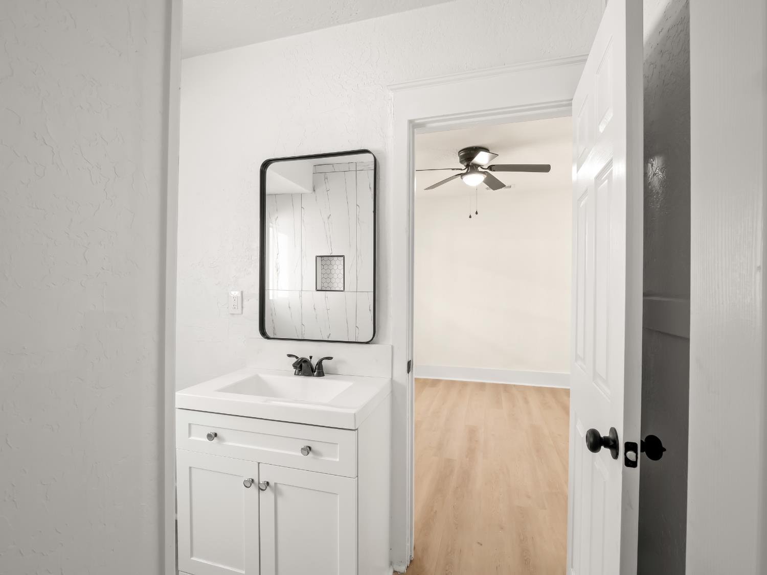 954 N Safford Ave, Fresno, CA 93728