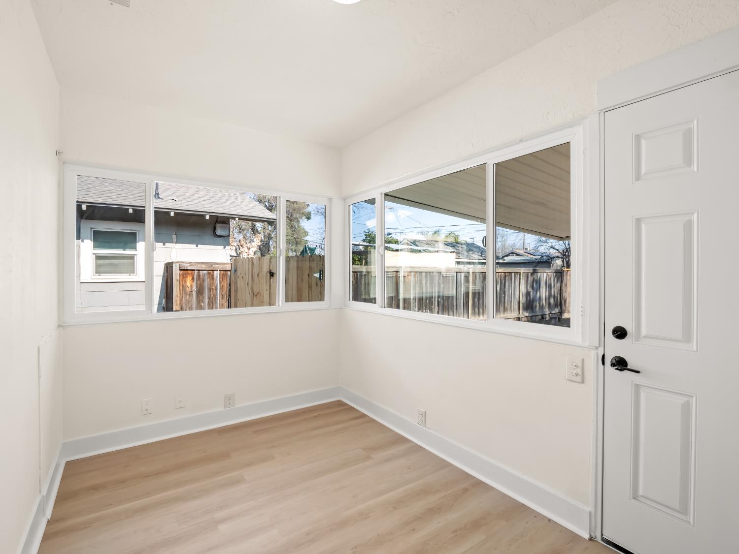 954 N Safford Ave, Fresno, CA 93728