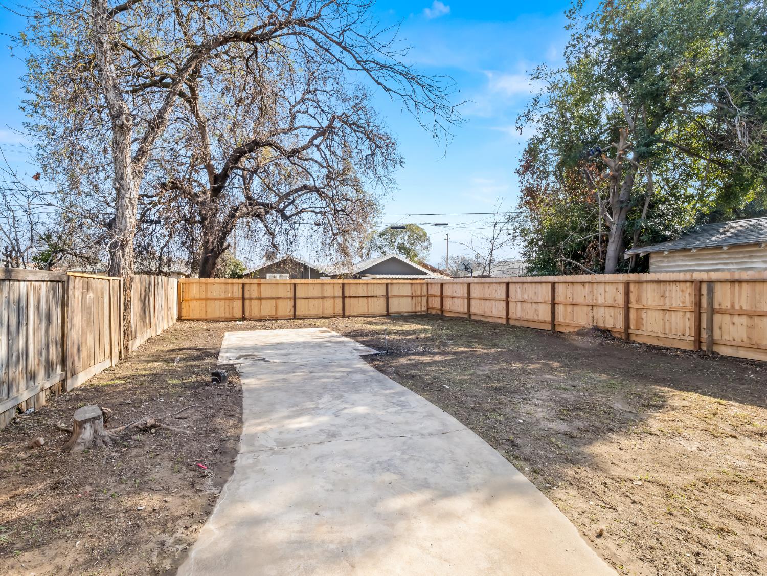 954 N Safford Ave, Fresno, CA 93728