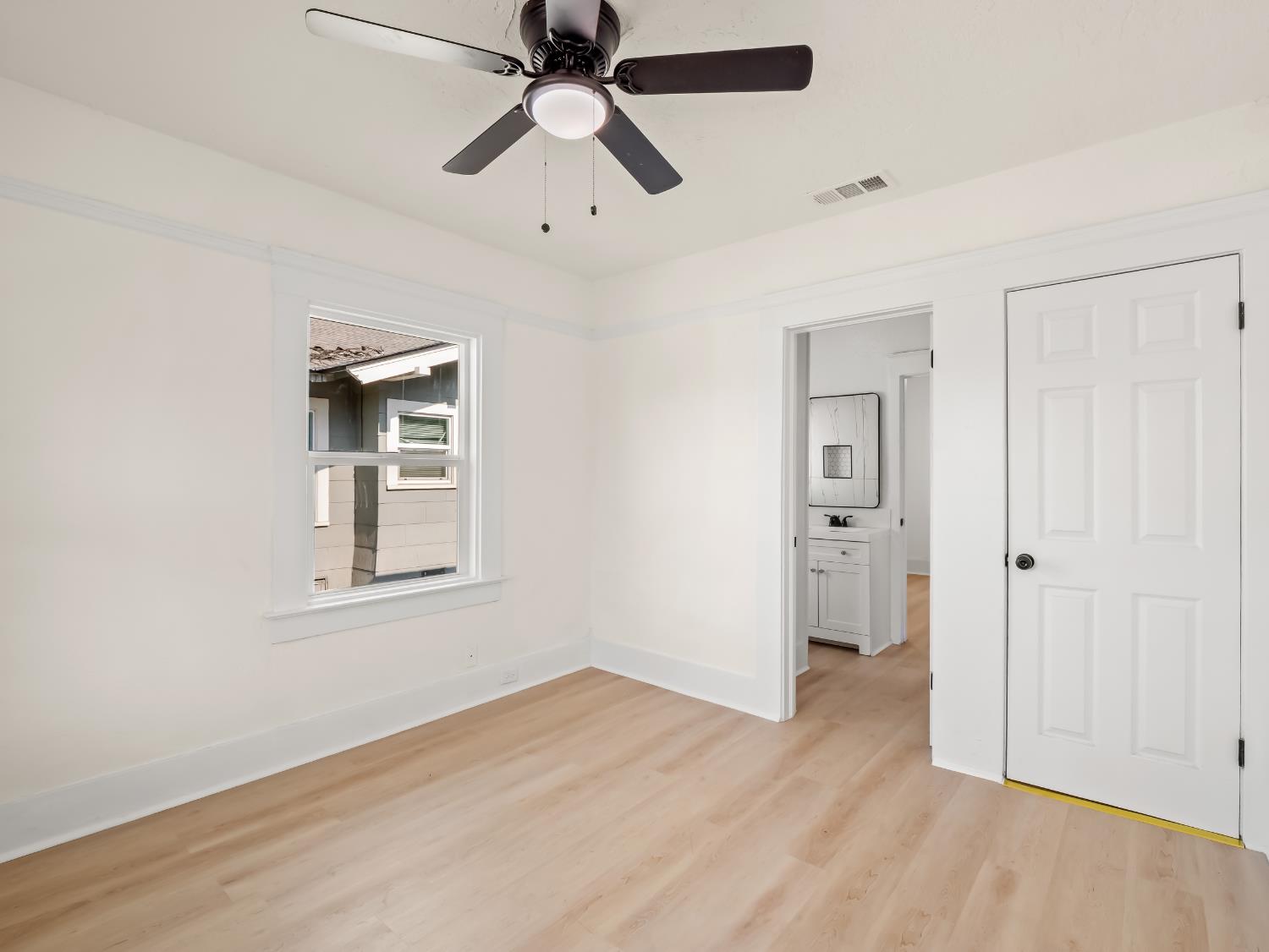 954 N Safford Ave, Fresno, CA 93728