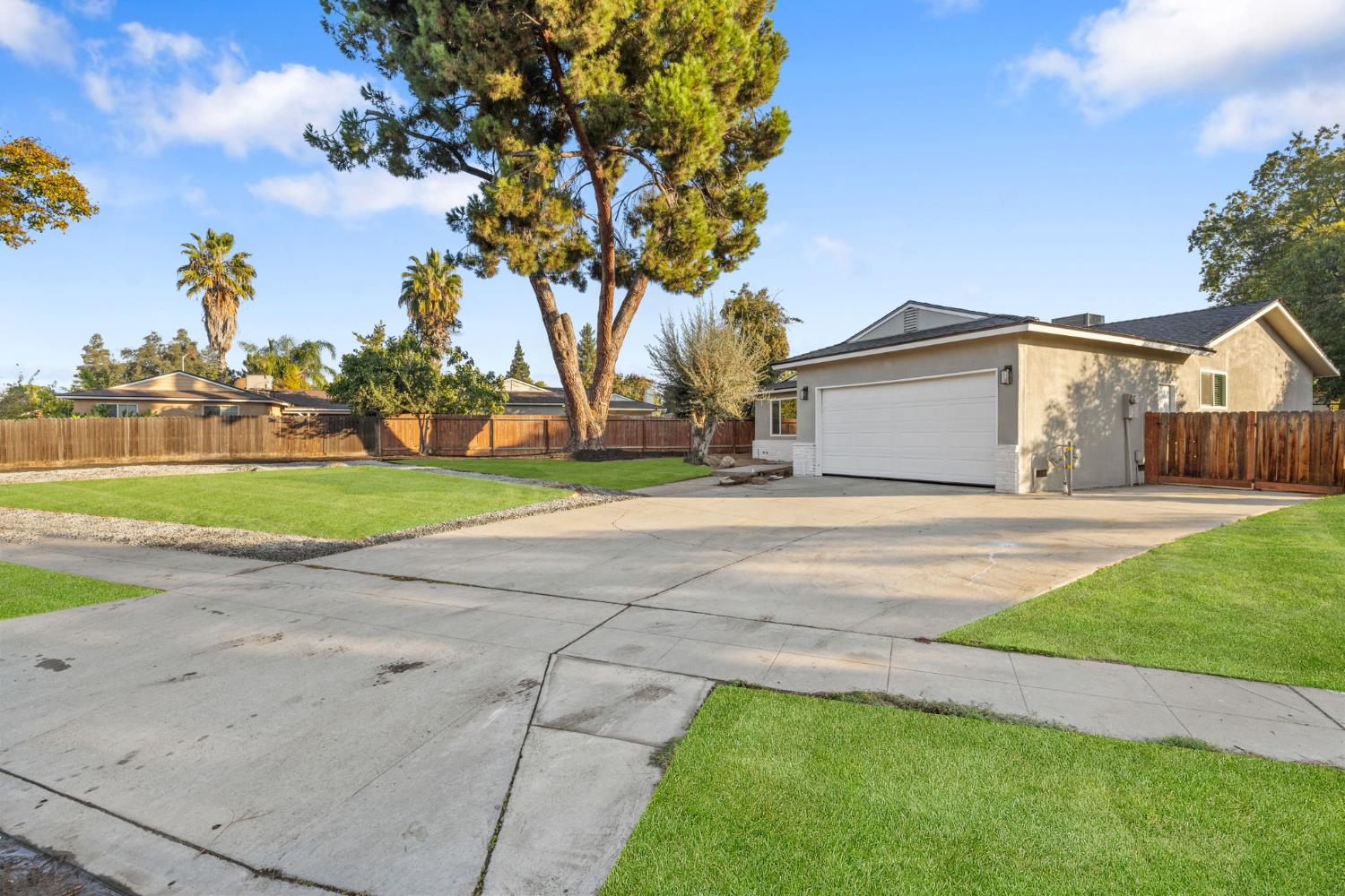 5374 N Santa Fe Ave, Fresno, CA 93711
