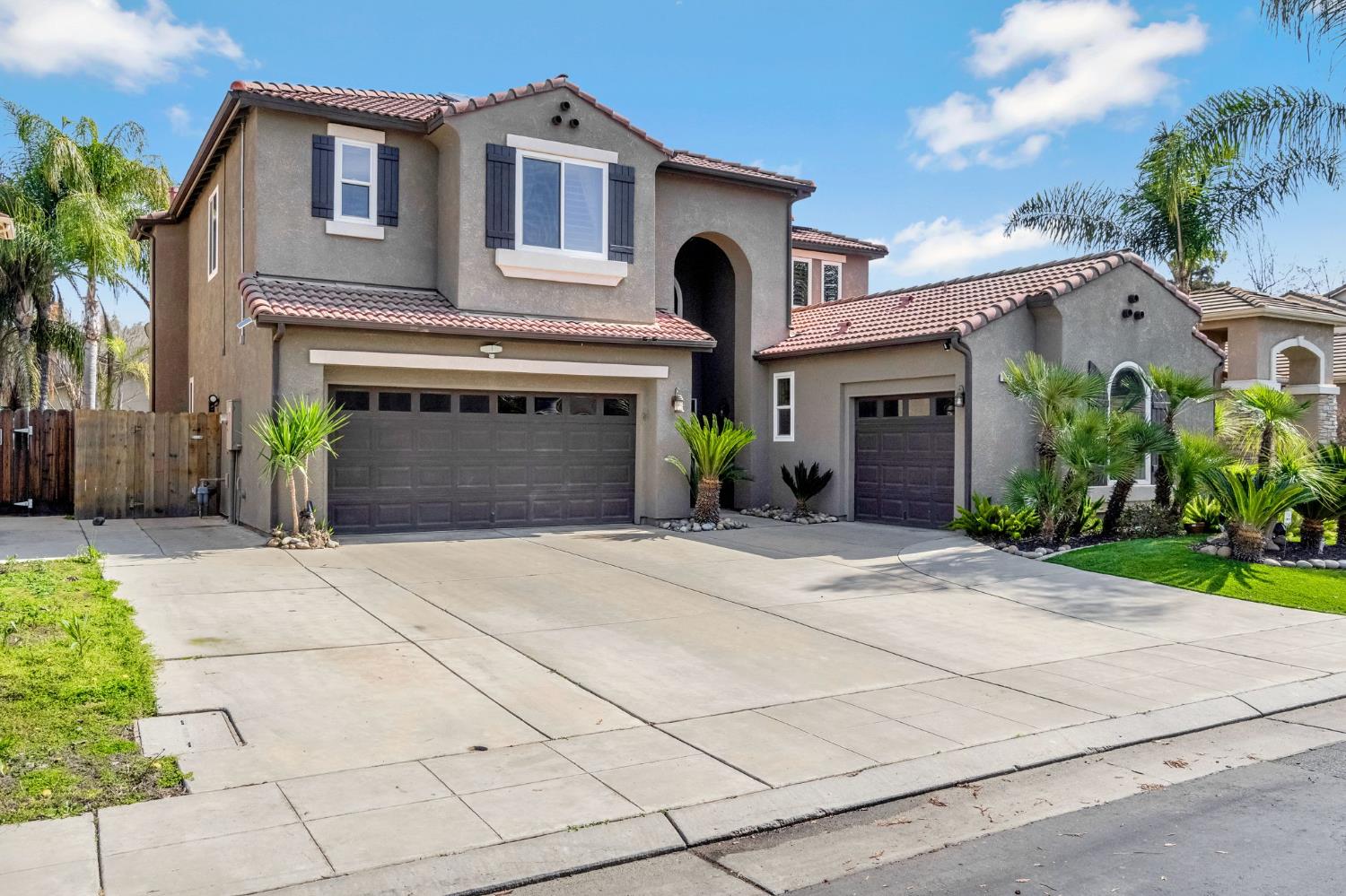 8340 N Shallot Way, Fresno, CA 93720