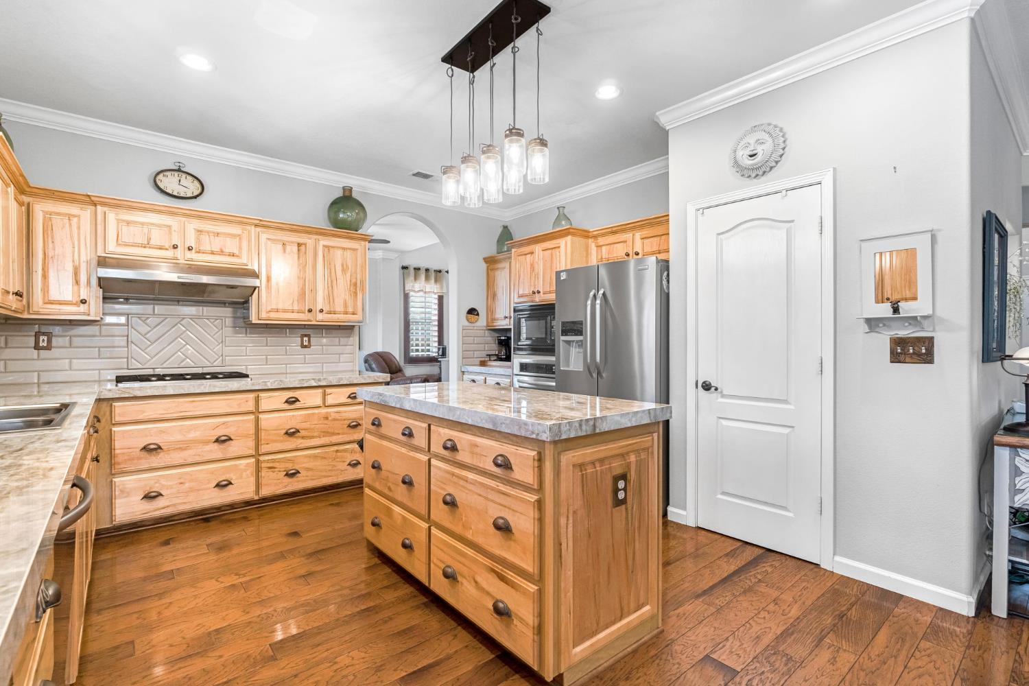 8340 N Shallot Way, Fresno, CA 93720