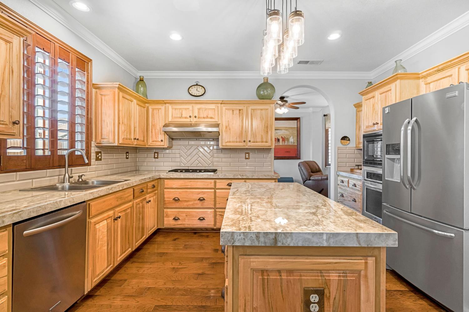 8340 N Shallot Way, Fresno, CA 93720