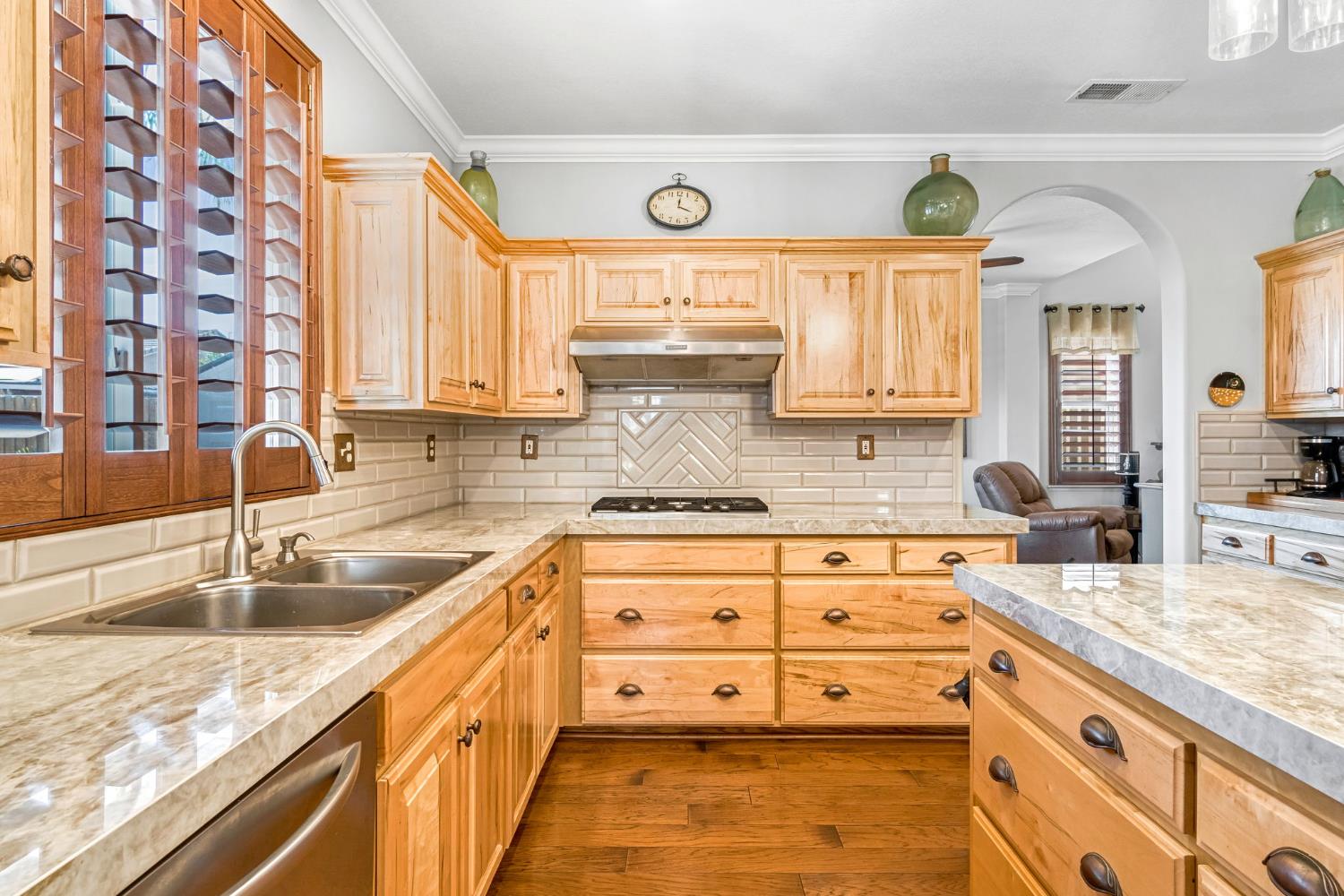 8340 N Shallot Way, Fresno, CA 93720