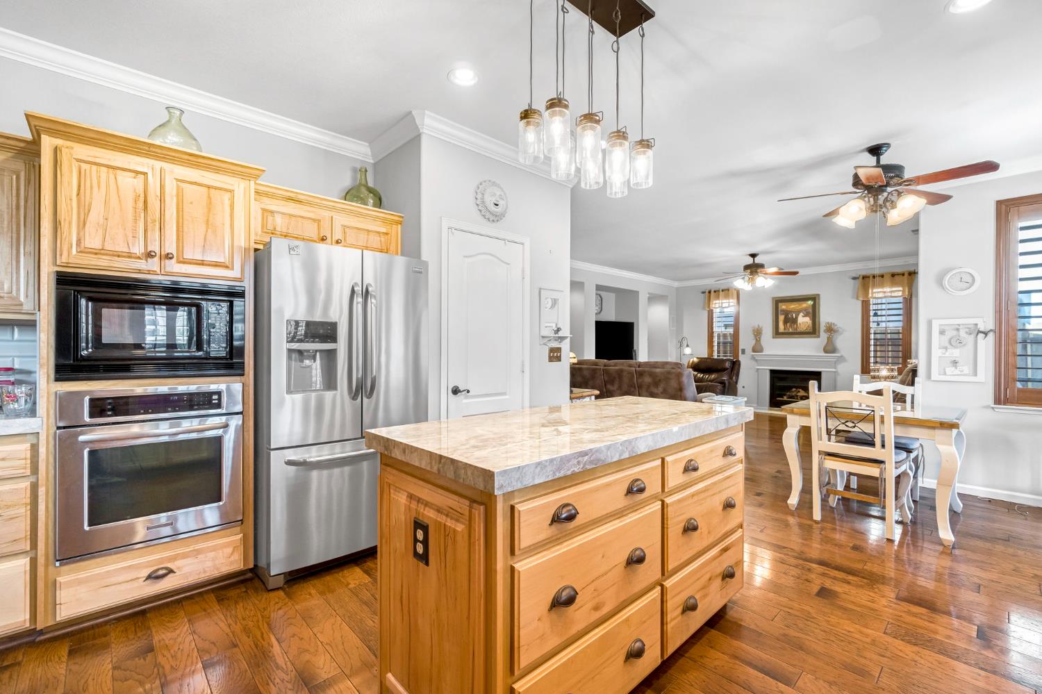 8340 N Shallot Way, Fresno, CA 93720